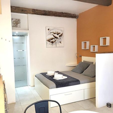 Ravissant Studio Uzes Bagian luar foto
