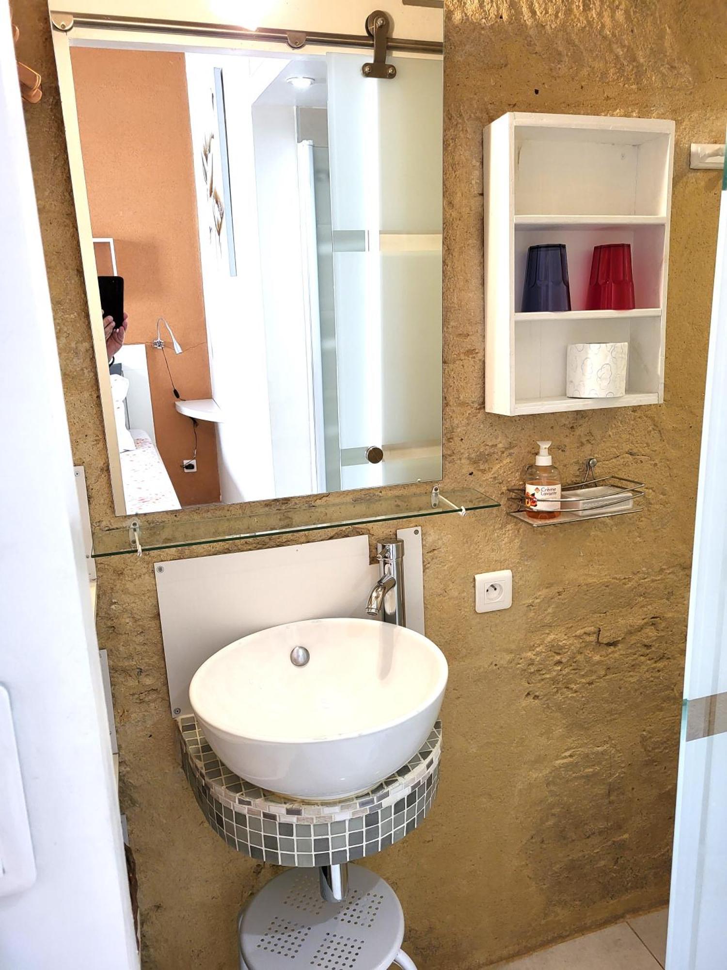 Ravissant Studio Uzes Bagian luar foto