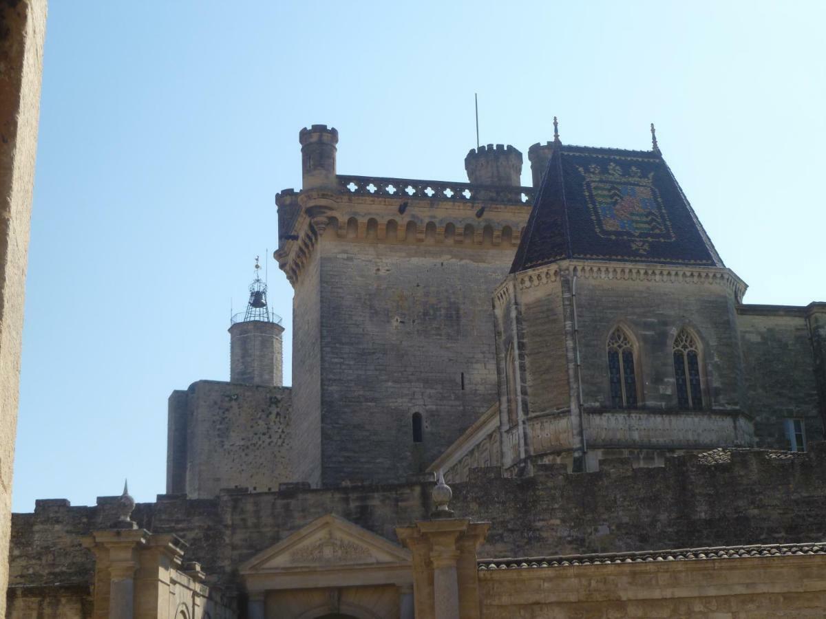 Ravissant Studio Uzes Bagian luar foto